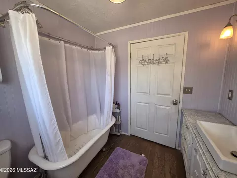 Bath - 883 E Old Pomerene Rd, Benson, AZ 85602 photo 3 of 6