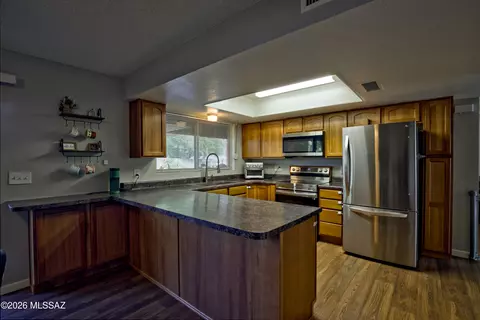 Kitchen - 9341 E 5th St, Tucson, AZ 85710 photo 6 of 8