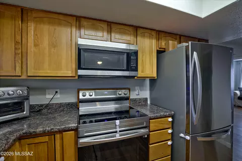 Kitchen - 9341 E 5th St, Tucson, AZ 85710 photo 7 of 8