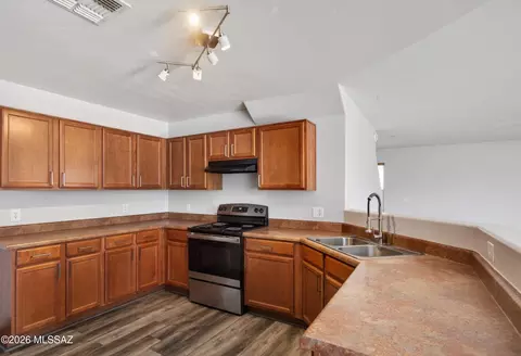 Kitchen - 7037 S Harrier Loop, Tucson, AZ 85756 photo 3 of 3