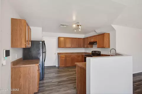 Kitchen - 7037 S Harrier Loop, Tucson, AZ 85756 photo 2 of 3