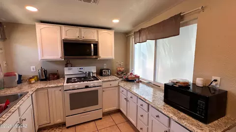 Kitchen - 2126 E Hidalgo Vis, Tucson, AZ 85713 photo 2 of 2
