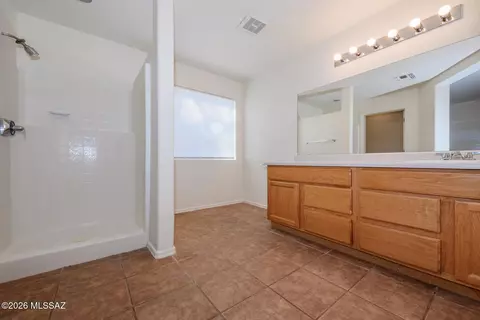Bath - 9930 E Depot Dr, Tucson, AZ 85747 photo 1 of 3