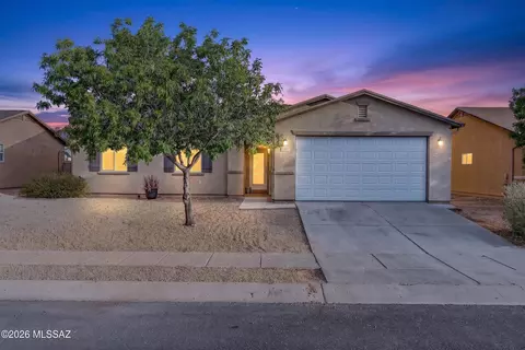8367 W Kittiwake Ln, Tucson, AZ 85757