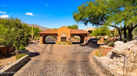 5860 N Bright Star Dr, Tucson, AZ 85718