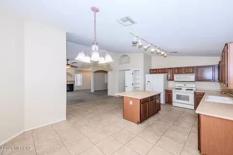 Kitchen - 13197 E Mesquite Flat Spring Dr, Vail, AZ 85641 photo 4 of 5