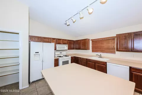 Kitchen - 13197 E Mesquite Flat Spring Dr, Vail, AZ 85641 photo 5 of 5