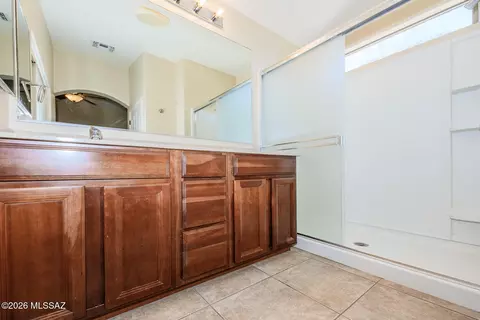 Bath - 13197 E Mesquite Flat Spring Dr, Vail, AZ 85641 photo 3 of 4