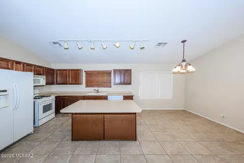 Kitchen - 13197 E Mesquite Flat Spring Dr, Vail, AZ 85641 photo 2 of 5