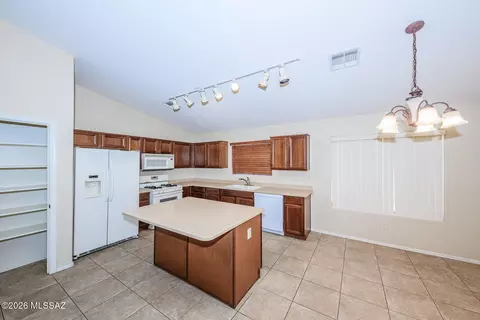 Kitchen - 13197 E Mesquite Flat Spring Dr, Vail, AZ 85641 photo 3 of 5