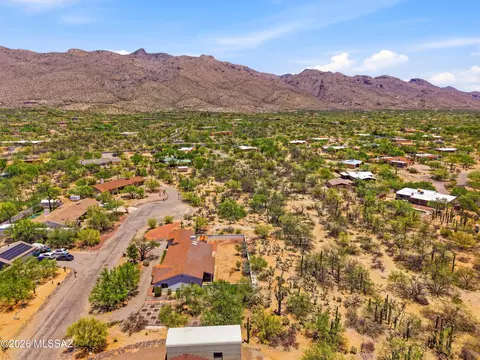 4690 N Shinumo Dr, Tucson, AZ 85749