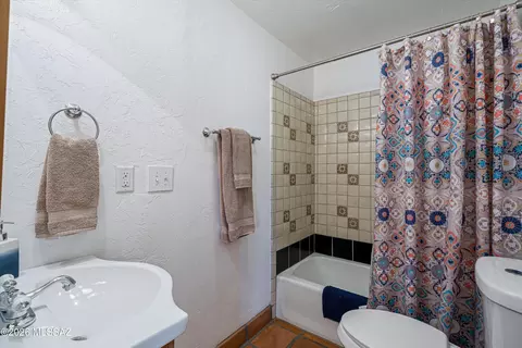 Bath - 3661 E Antelope Rd, Pearce, AZ 85625 photo 2 of 5