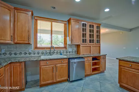 Kitchen - 2970 E Consuelo Pl, Vail, AZ 85641 photo 6 of 6