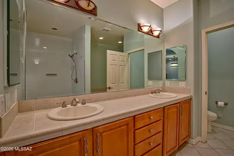 Bath - 2970 E Consuelo Pl, Vail, AZ 85641 photo 3 of 6