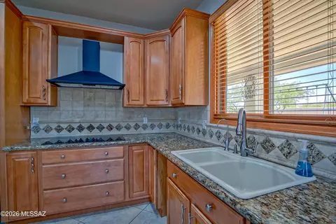 Kitchen - 2970 E Consuelo Pl, Vail, AZ 85641 photo 4 of 6