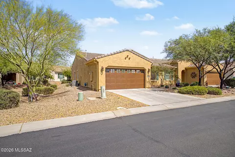 1762 E Burning Hill Dr, Green Valley, AZ 85614