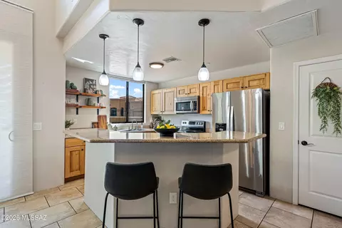 Kitchen - 233 E Scepter Ln, Vail, AZ 85641 photo 1 of 5