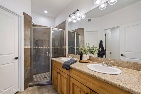 Bath - 233 E Scepter Ln, Vail, AZ 85641 photo 1 of 2