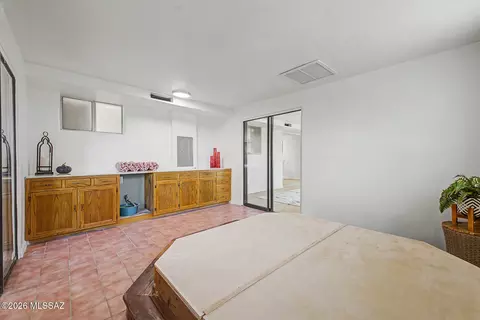 Bedroom - 7652 E Logan Pl, Tucson, AZ 85730 photo 6 of 10