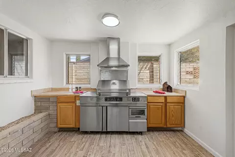 Kitchen - 7652 E Logan Pl, Tucson, AZ 85730 photo 2 of 7