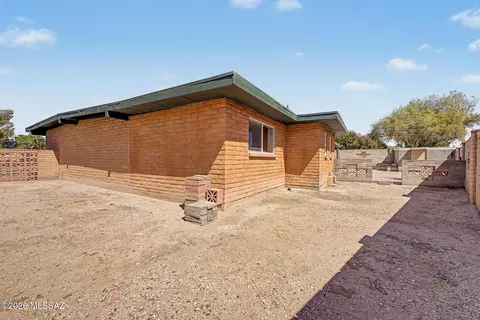 Exterior - 7652 E Logan Pl, Tucson, AZ 85730 photo 6 of 7