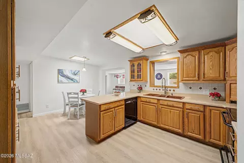 Kitchen - 7652 E Logan Pl, Tucson, AZ 85730 photo 5 of 7