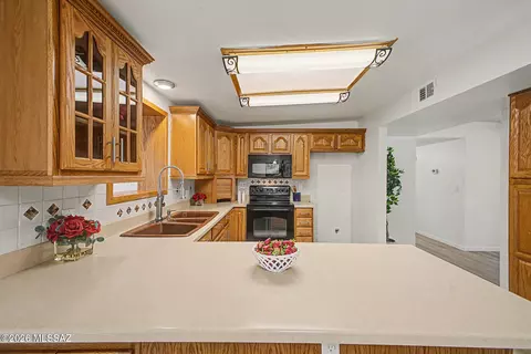 Kitchen - 7652 E Logan Pl, Tucson, AZ 85730 photo 7 of 7