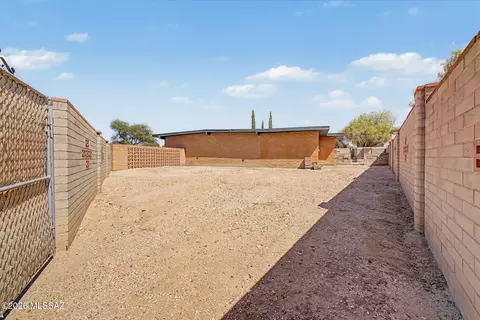 Exterior - 7652 E Logan Pl, Tucson, AZ 85730 photo 7 of 7