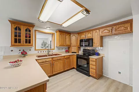 Kitchen - 7652 E Logan Pl, Tucson, AZ 85730 photo 6 of 7