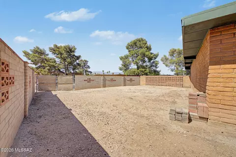 Exterior - 7652 E Logan Pl, Tucson, AZ 85730 photo 5 of 7