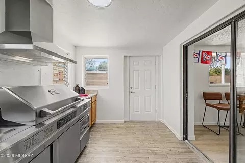 Kitchen - 7652 E Logan Pl, Tucson, AZ 85730 photo 3 of 7