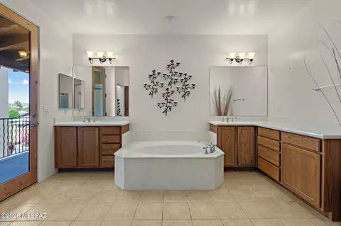 Bath - 470 E Cedarvale Rd, Tucson, AZ 85704 photo 3 of 3
