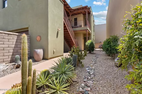 Exterior - 470 E Cedarvale Rd, Tucson, AZ 85704 photo 2 of 10