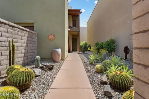 Exterior - 470 E Cedarvale Rd, Tucson, AZ 85704 photo 3 of 10
