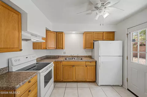 Kitchen - 9652 E Stella Rd, Tucson, AZ 85730 photo 3 of 4