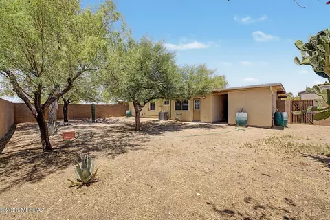 Exterior - 9652 E Stella Rd, Tucson, AZ 85730 photo 5 of 7