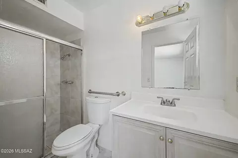 Bath - 9652 E Stella Rd, Tucson, AZ 85730 photo 1 of 2
