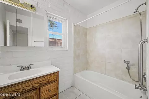 Bath - 9652 E Stella Rd, Tucson, AZ 85730 photo 2 of 2