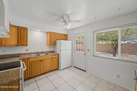 Kitchen - 9652 E Stella Rd, Tucson, AZ 85730 photo 2 of 4
