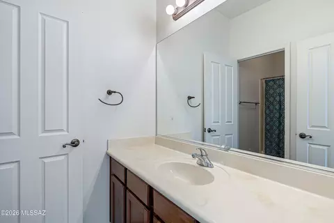 Bath - 161 E Sycamore View Rd, Vail, AZ 85641 photo 3 of 3