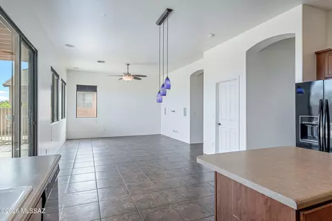 Living - 161 E Sycamore View Rd, Vail, AZ 85641 photo 2 of 3