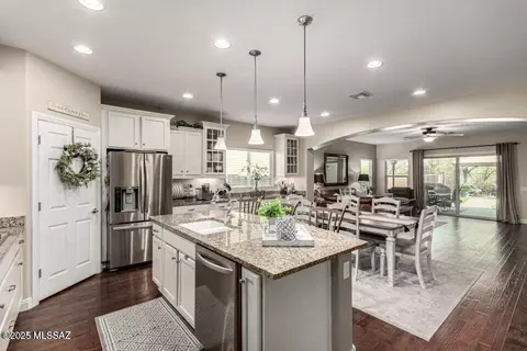 10880 E White Sage Dr, Tucson, AZ 85747