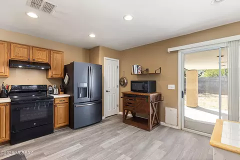 Kitchen - 3894 E Bright View St, Tucson, AZ 85706 photo 2 of 4