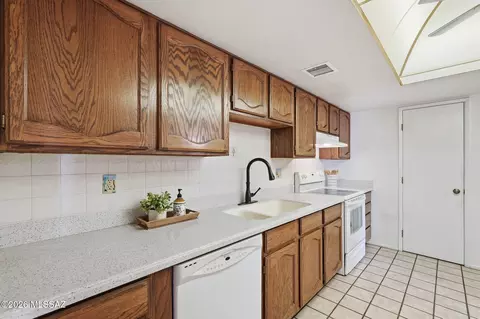 Kitchen - 7601 E Pearson St, Tucson, AZ 85715 photo 1 of 4