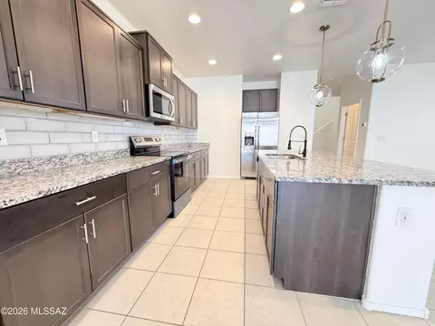 Kitchen - 14041 E Red Pine Pl, Vail, AZ 85641 photo 5 of 9
