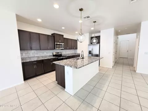 Kitchen - 14041 E Red Pine Pl, Vail, AZ 85641 photo 4 of 9