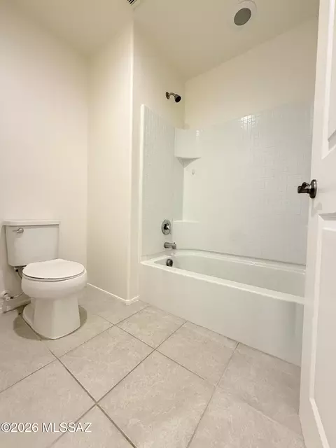 Bath - 14041 E Red Pine Pl, Vail, AZ 85641 photo 4 of 4