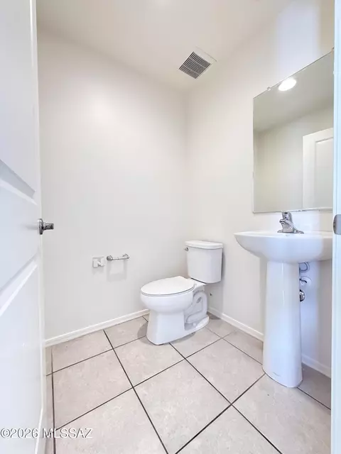 Bath - 14041 E Red Pine Pl, Vail, AZ 85641 photo 1 of 4