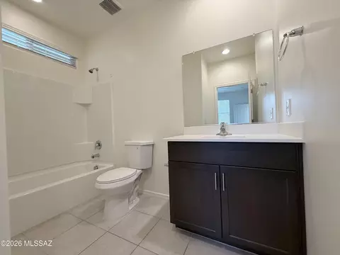 Bath - 14041 E Red Pine Pl, Vail, AZ 85641 photo 2 of 4