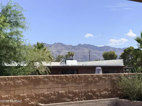 2501 E Greenlee Pl, Tucson, AZ 85716